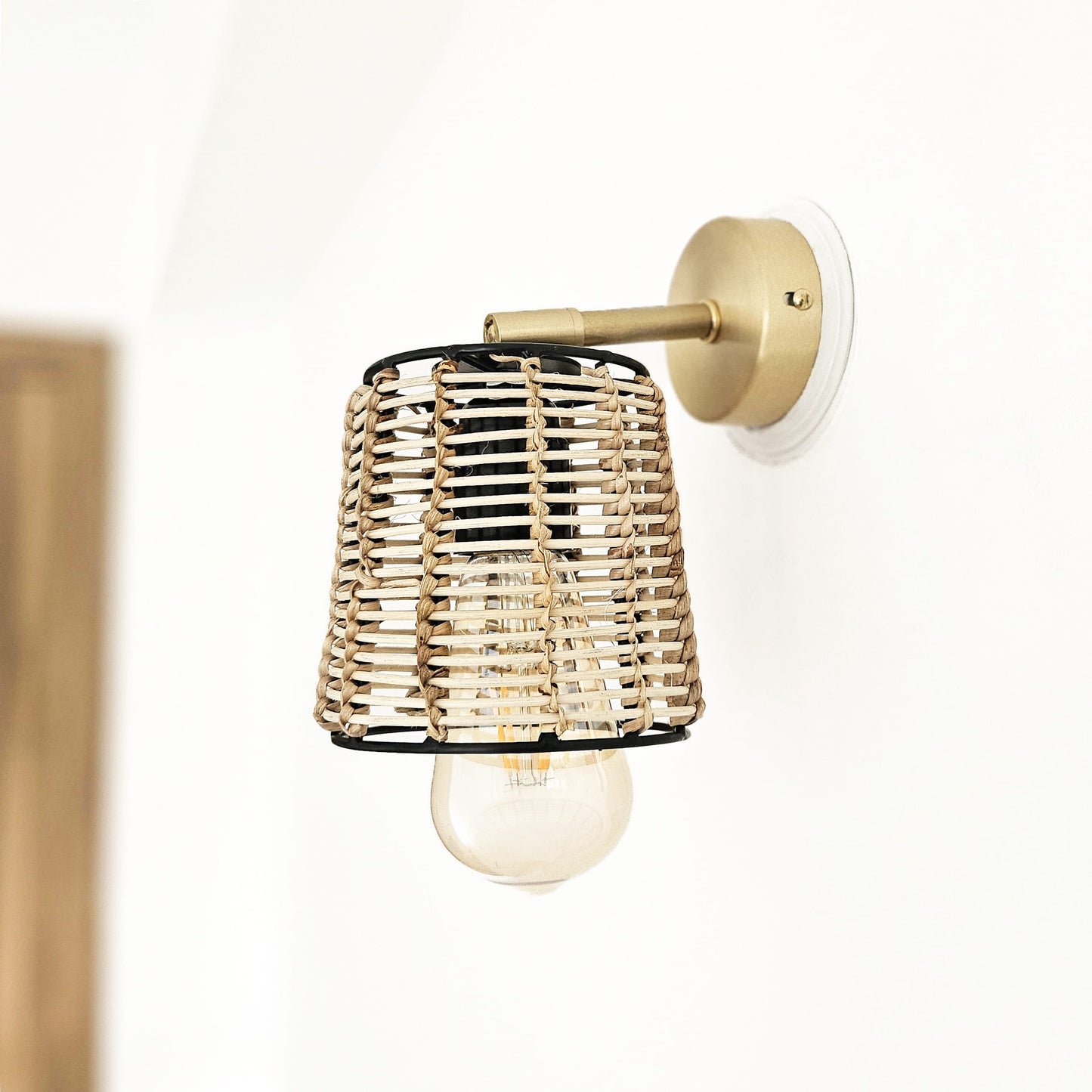 Mini lámpara de pared de ratán