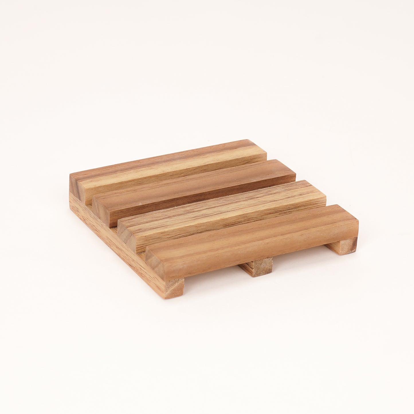 A Good Life wooden pallet coasters made of natural wood with a slatted design for drink protection