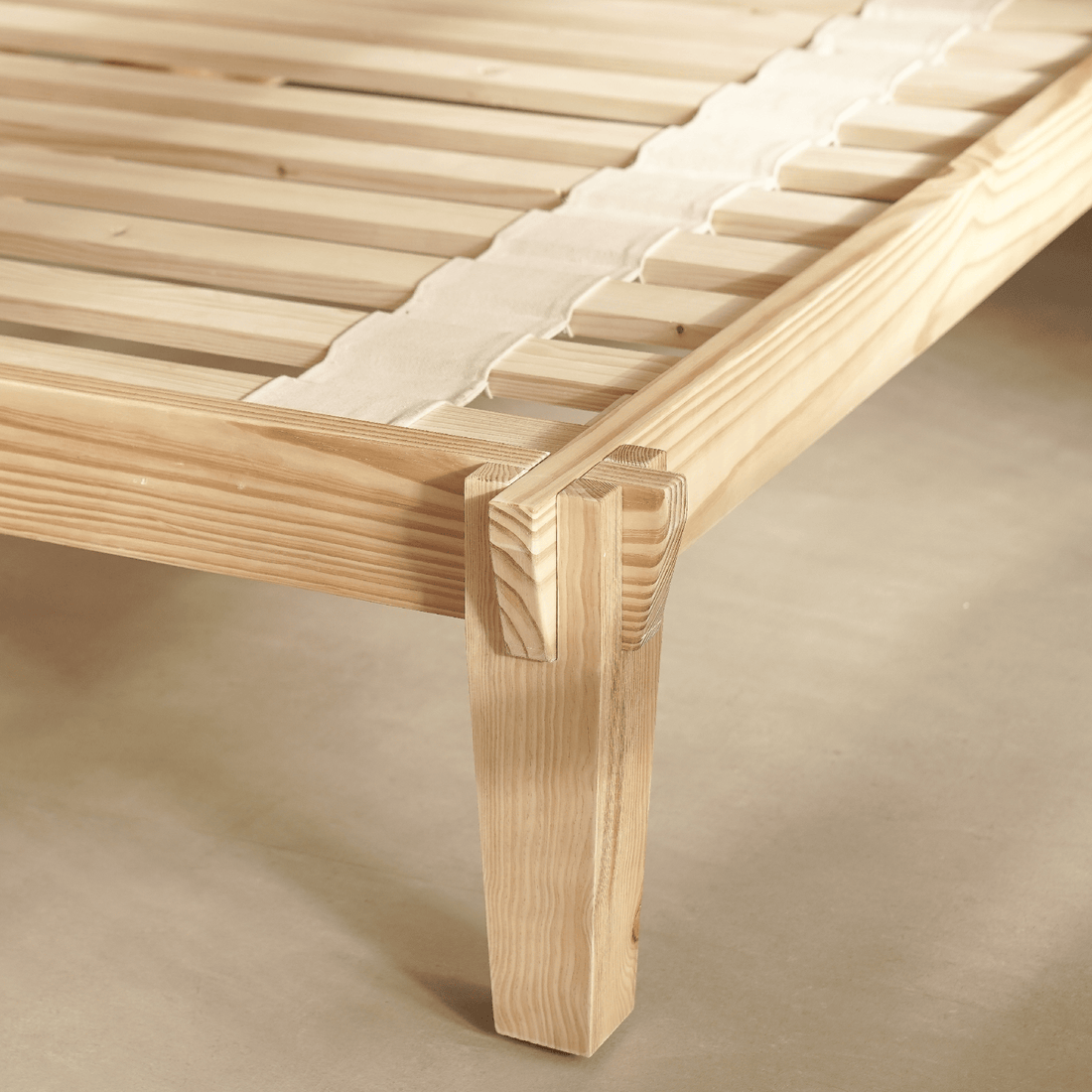 5 Things to Check Before You Buy a Wooden Bed Online in India