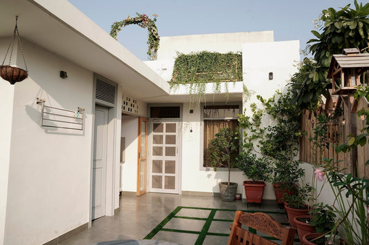 A Cozy Cottage Retreat in the Heart of the City