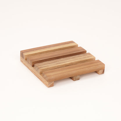 A Good Life wooden pallet coasters made of natural wood with a slatted design for drink protection